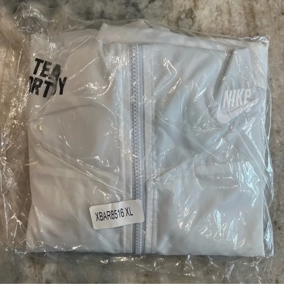 NWT Nike Rain Jacket men’s large